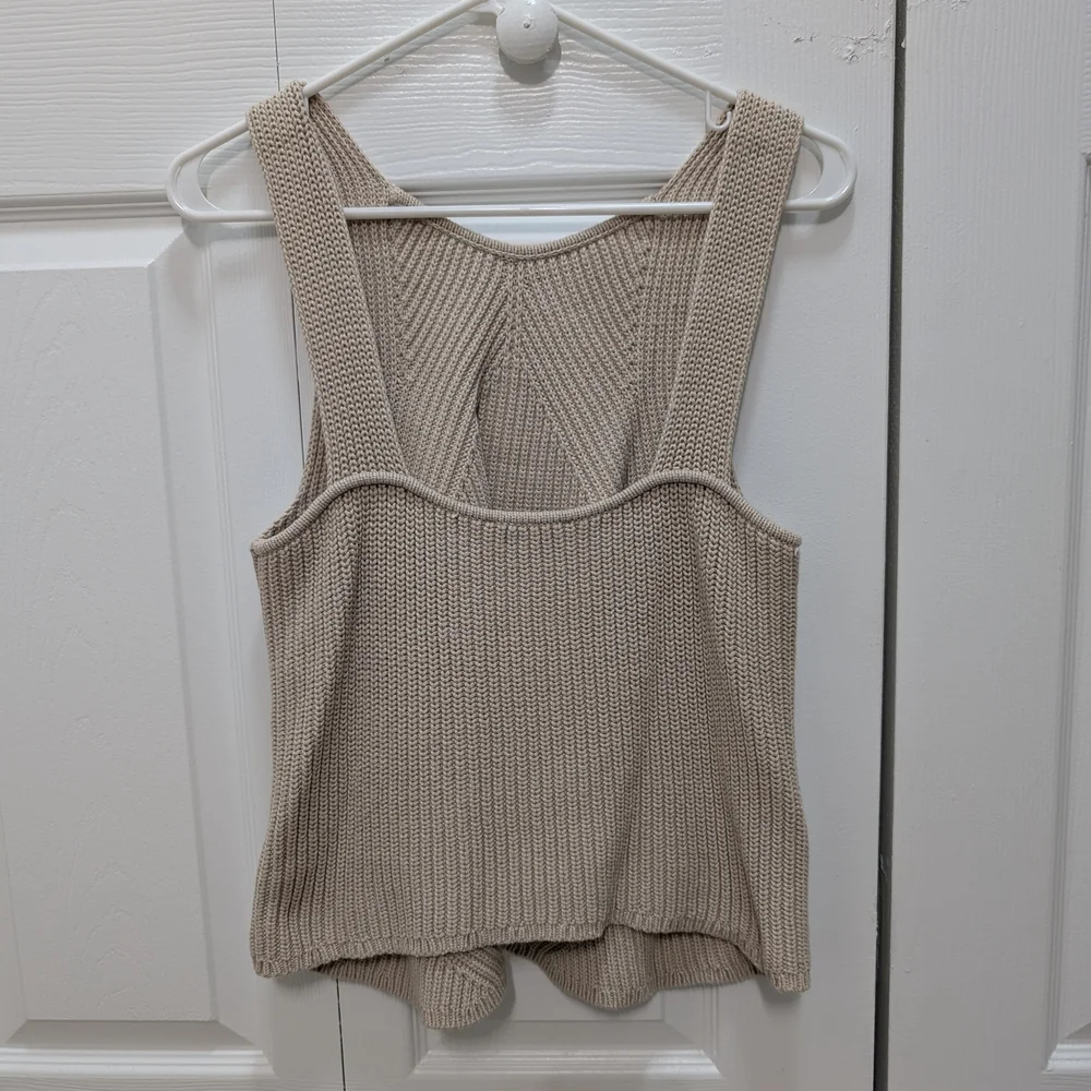 Express Ribbed Sleeveless Top - Picture 2 of 5